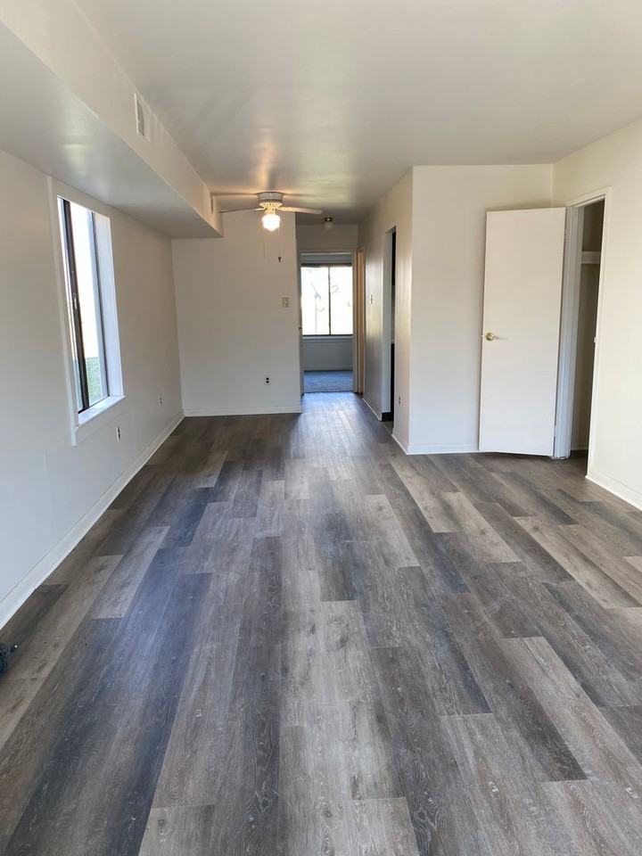 33 Lancaster Est - Photo 2 of 11