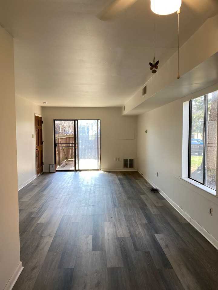 33 Lancaster Est - Photo 3 of 11