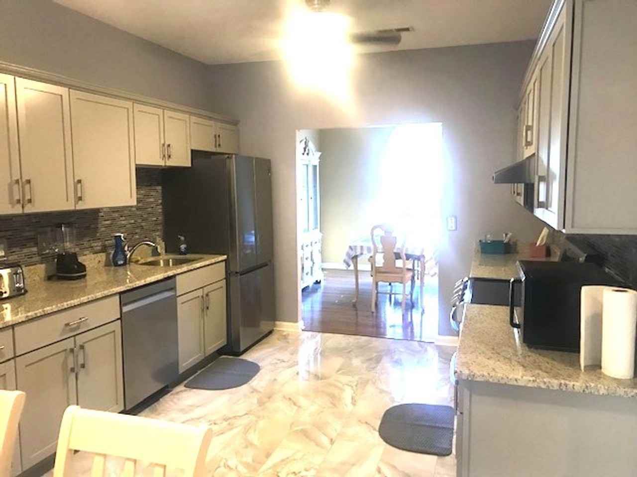 302 Caroline Cir - Photo 2 of 16