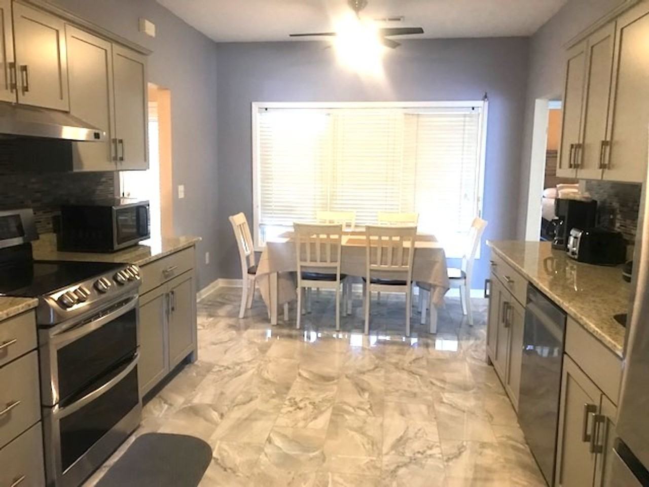 302 Caroline Cir - Photo 3 of 16