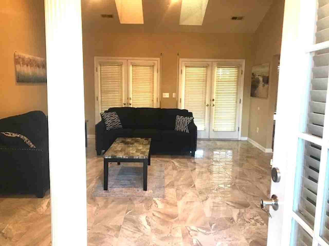 302 Caroline Cir - Photo 5 of 16