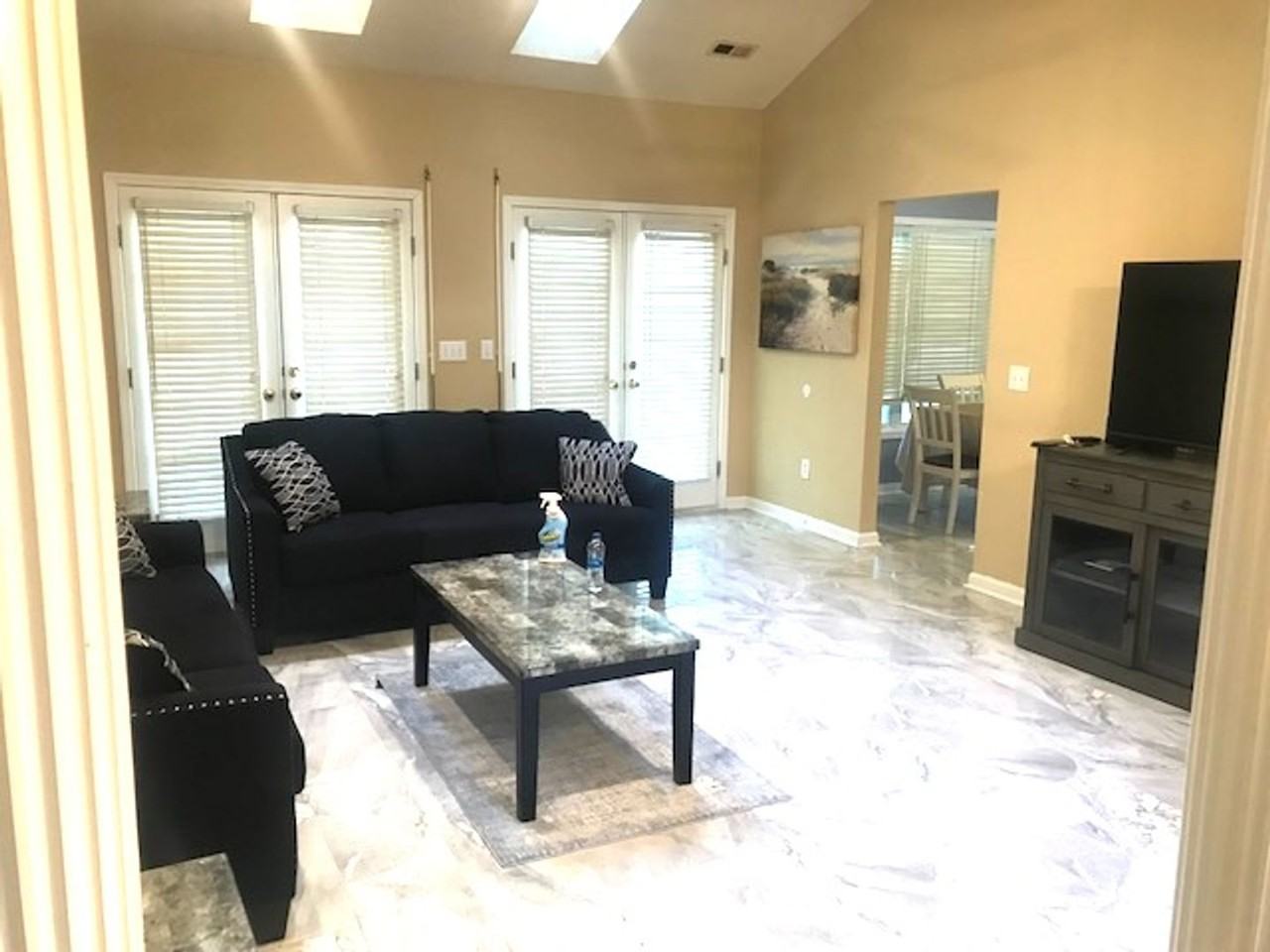 302 Caroline Cir - Photo 6 of 16