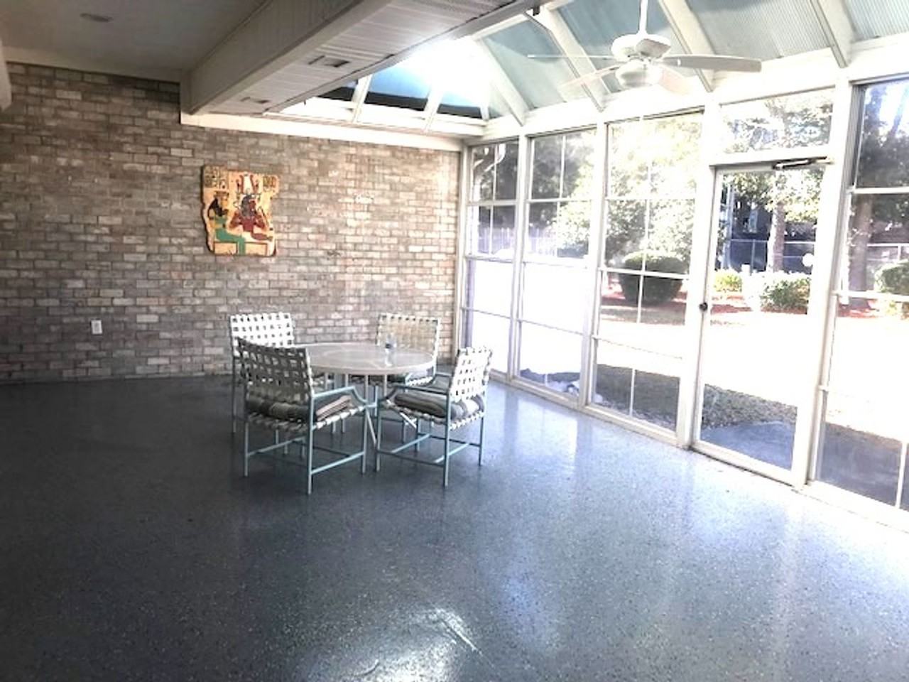 302 Caroline Cir - Photo 7 of 16