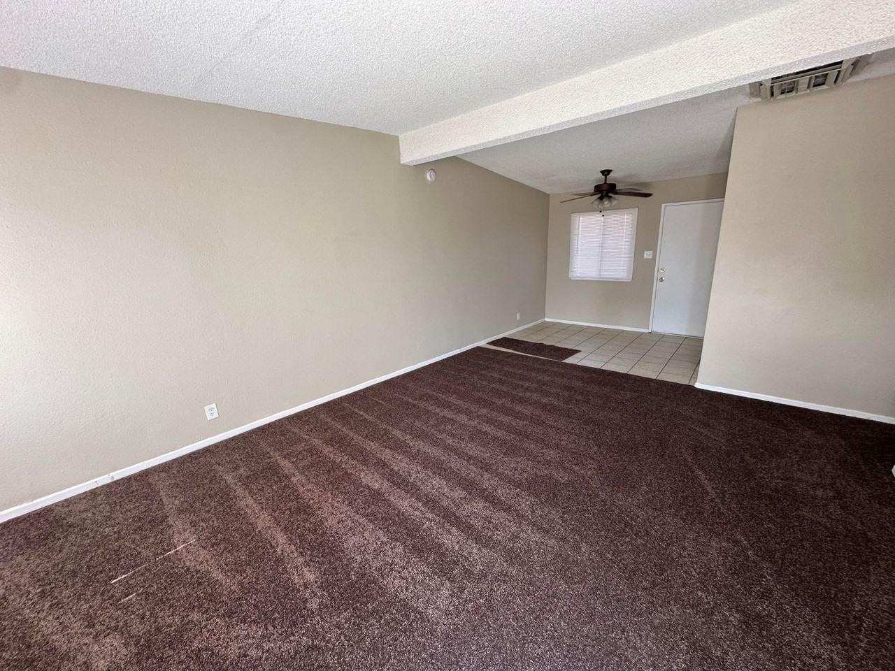 453 Oasis Dr - Photo 2 of 10