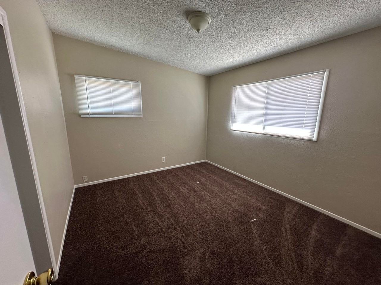 453 Oasis Dr - Photo 4 of 10