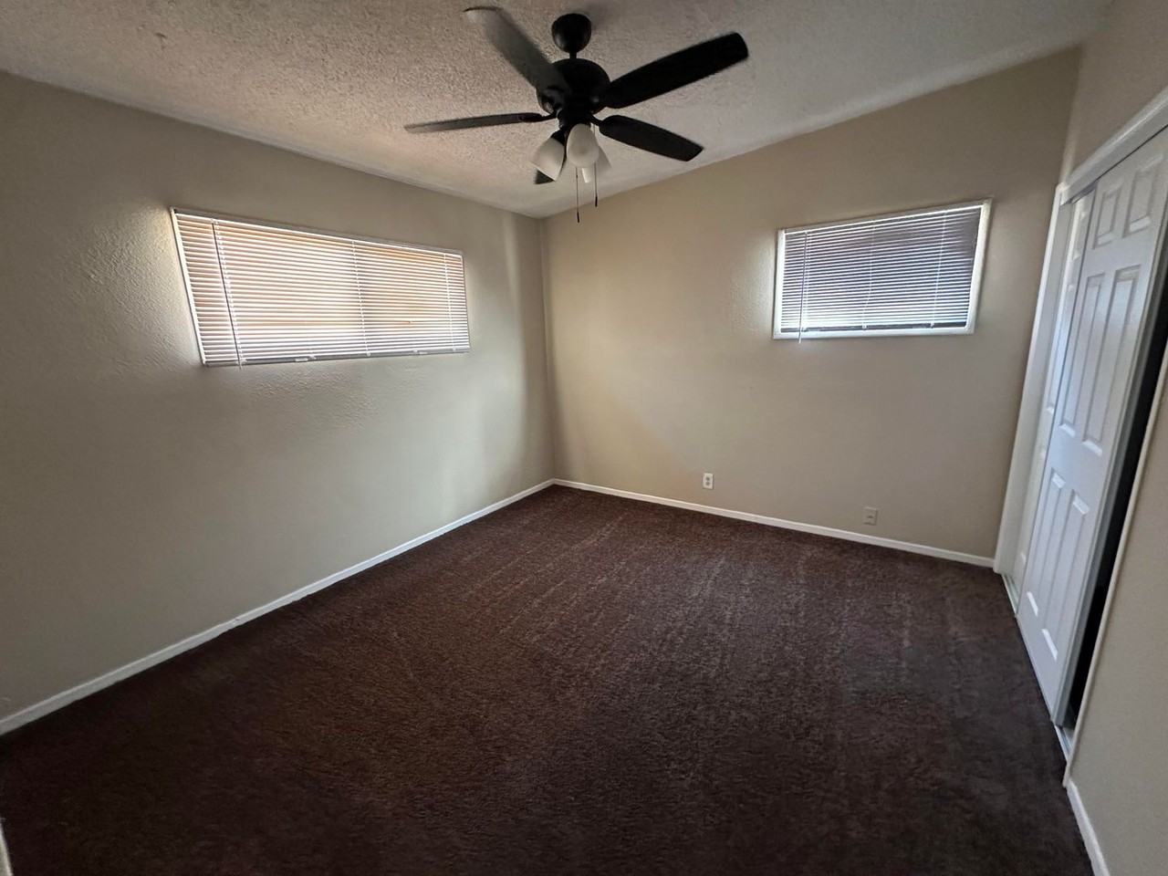 453 Oasis Dr - Photo 6 of 10