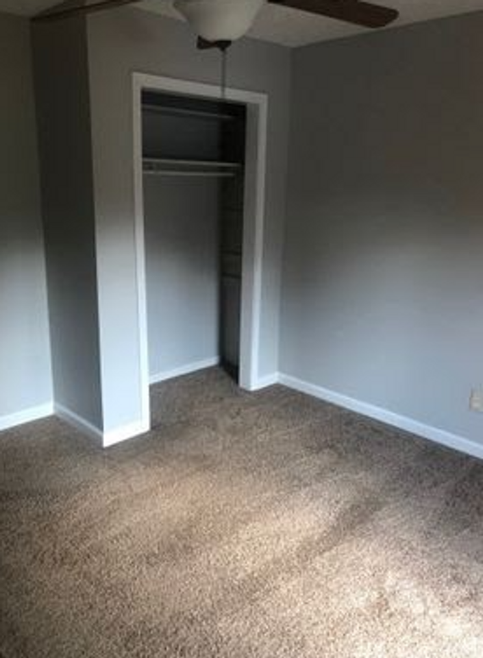 2313 N Headley Rd - Photo 4 of 31