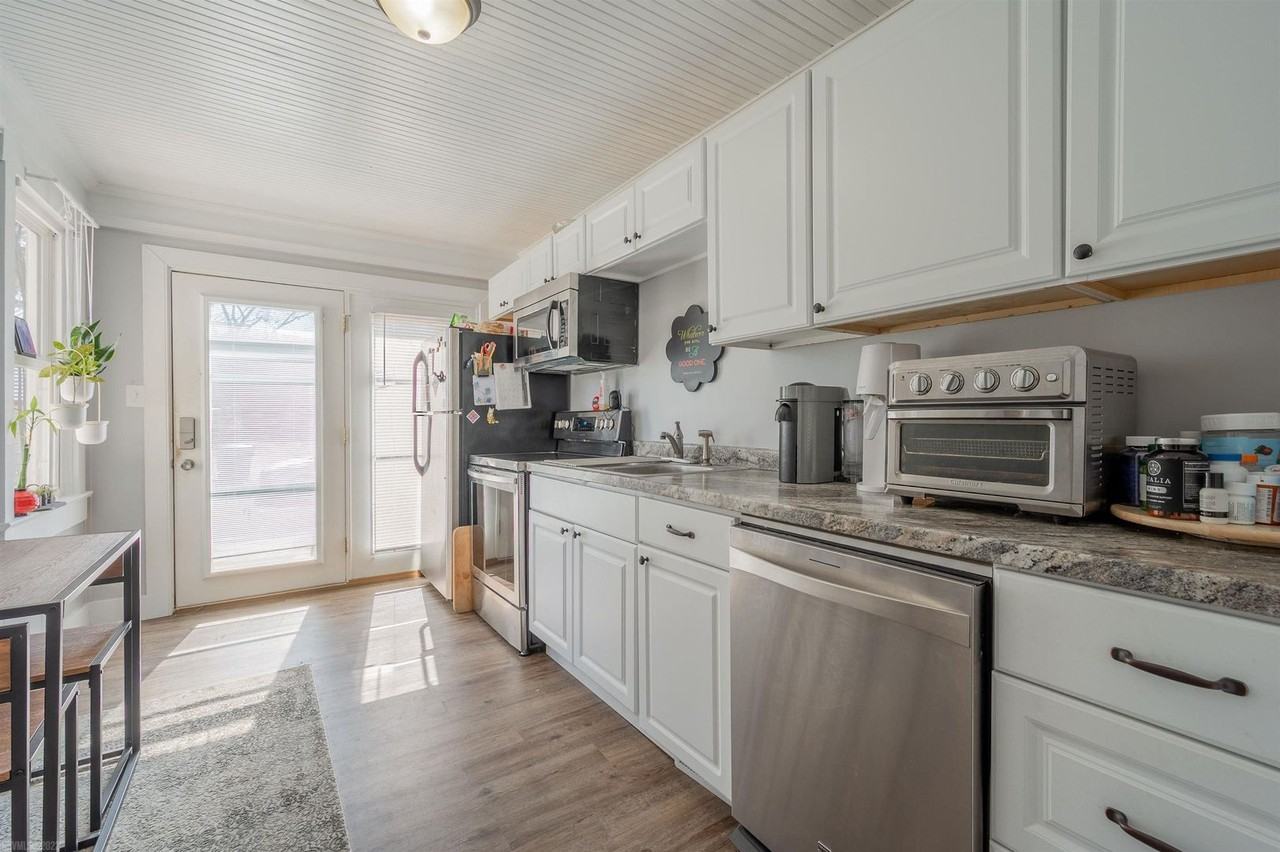 201 Roanoke Street - Photo 4 of 17