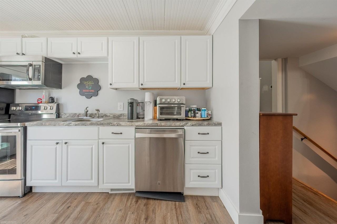 201 Roanoke Street - Photo 5 of 17