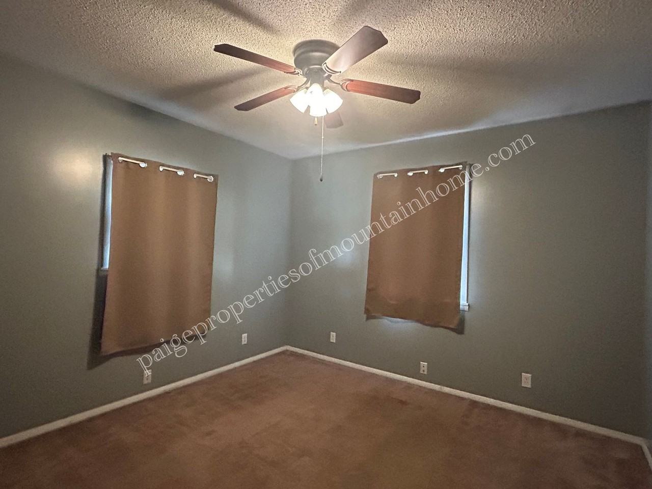 659 Kenway St - Photo 3 of 21