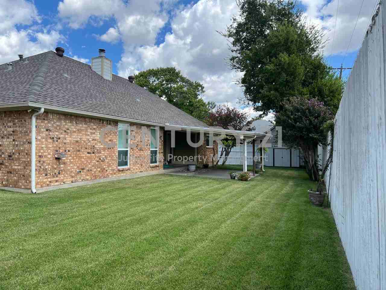 100 Village Green Ct - Photo 2 of 6