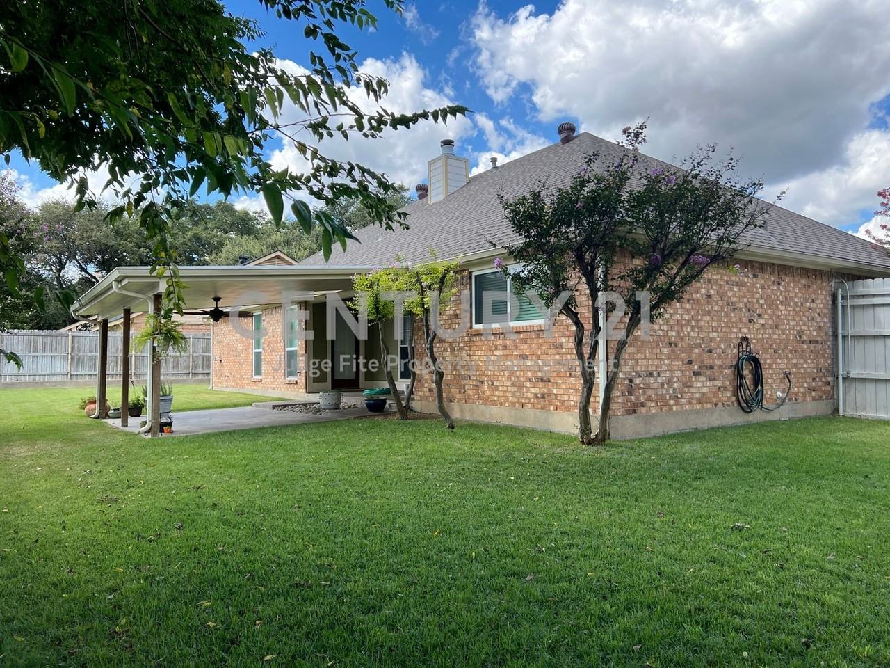 100 Village Green Ct - Photo 3 of 6