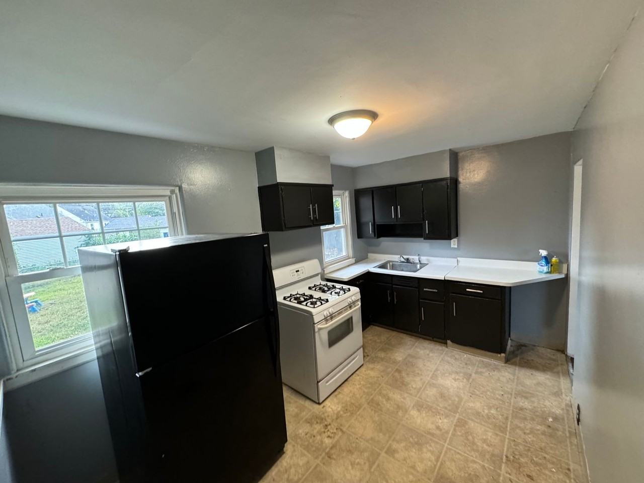 2005 Riverside Dr - Photo 3 of 6