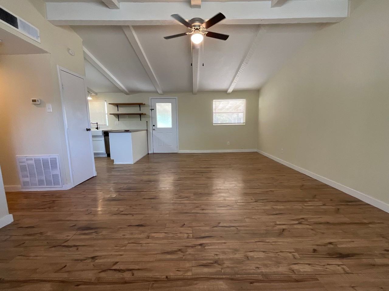 1512 Center St - Photo 2 of 13