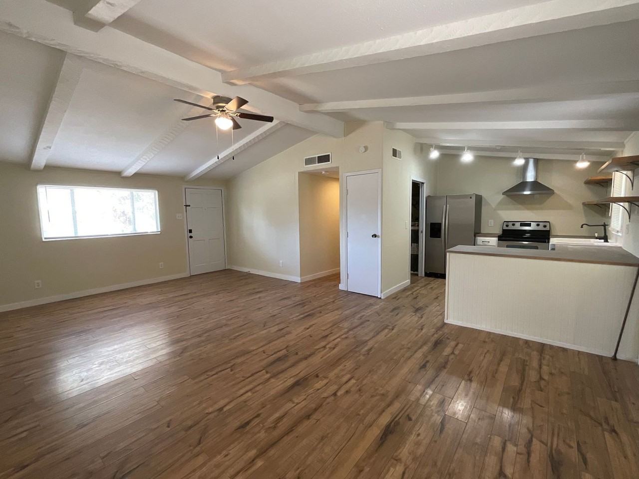 1512 Center St - Photo 3 of 13