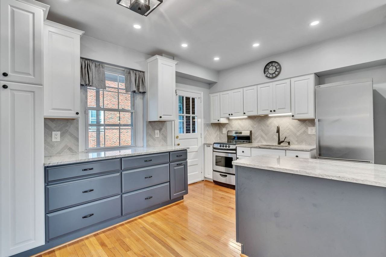300 Commonwealth Ave - Photo 4 of 20