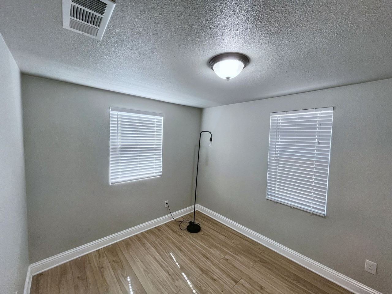 1218 88th Ave - Photo 3 of 5