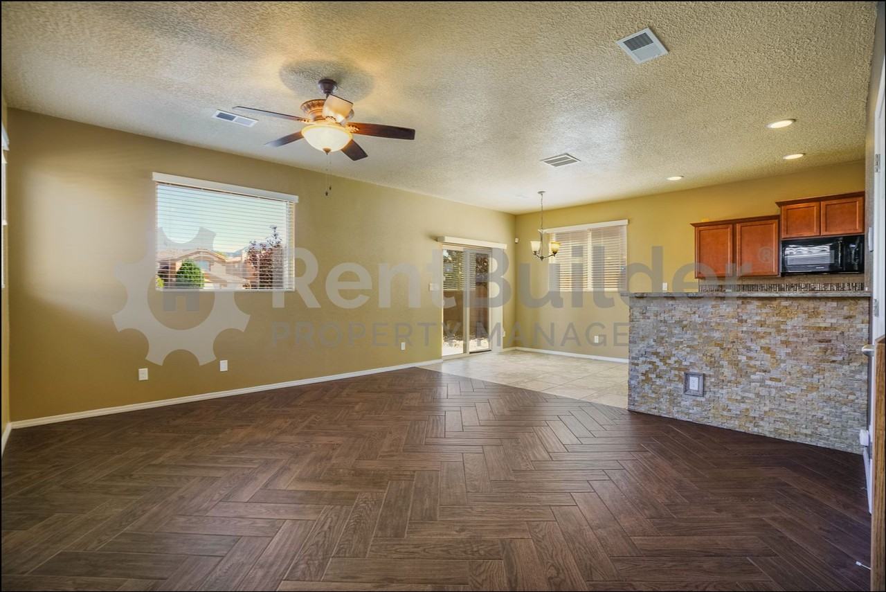 11815 Blue Ribbon Rd Se - Photo 3 of 24