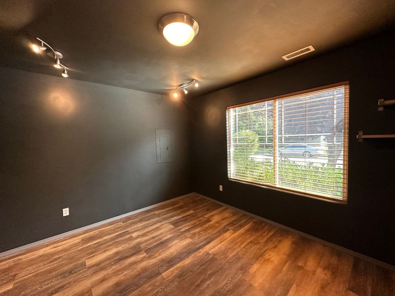 1190 Griggs St - Photo 2 of 14