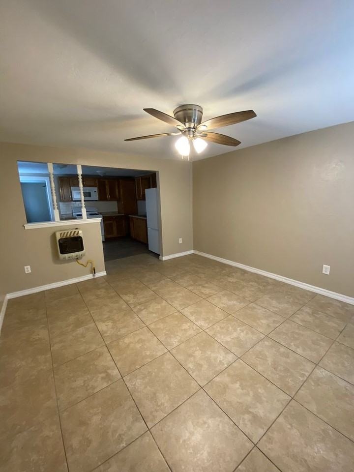 133 Se 32nd St - Photo 3 of 15