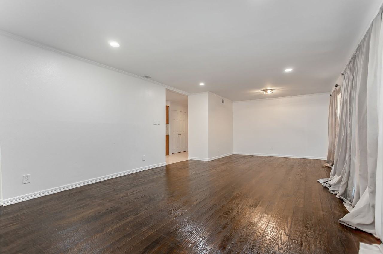 4082 Royal Ln - Photo 3 of 36