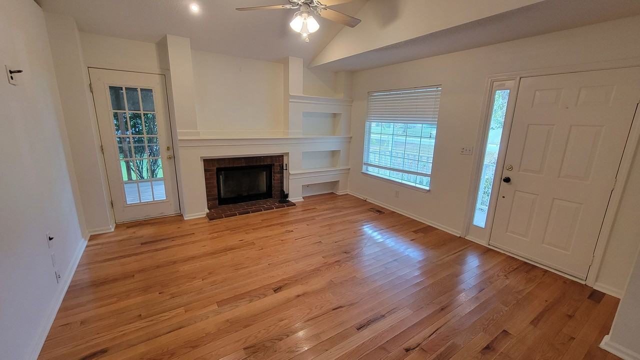 7 Wooddale Ct - Photo 2 of 12