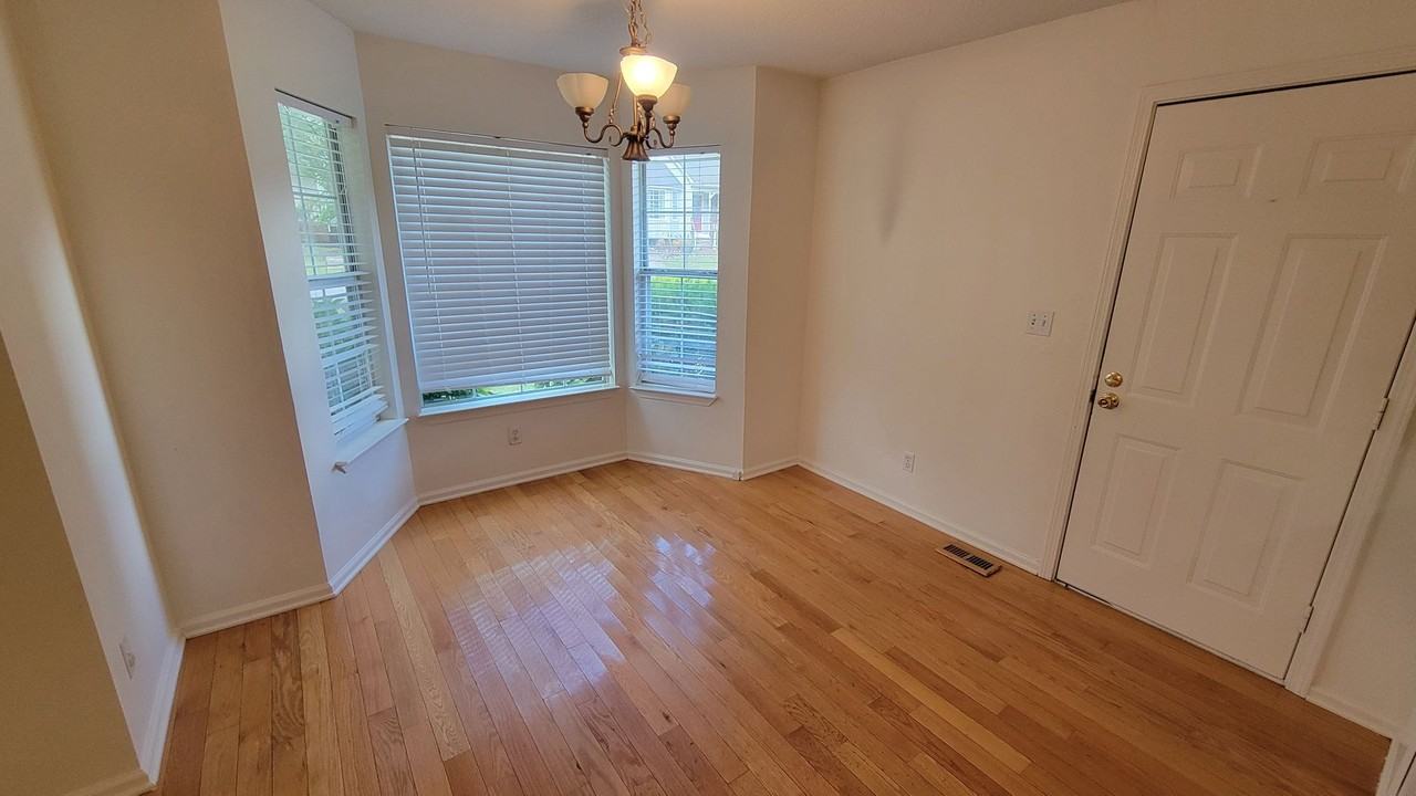 7 Wooddale Ct - Photo 3 of 12