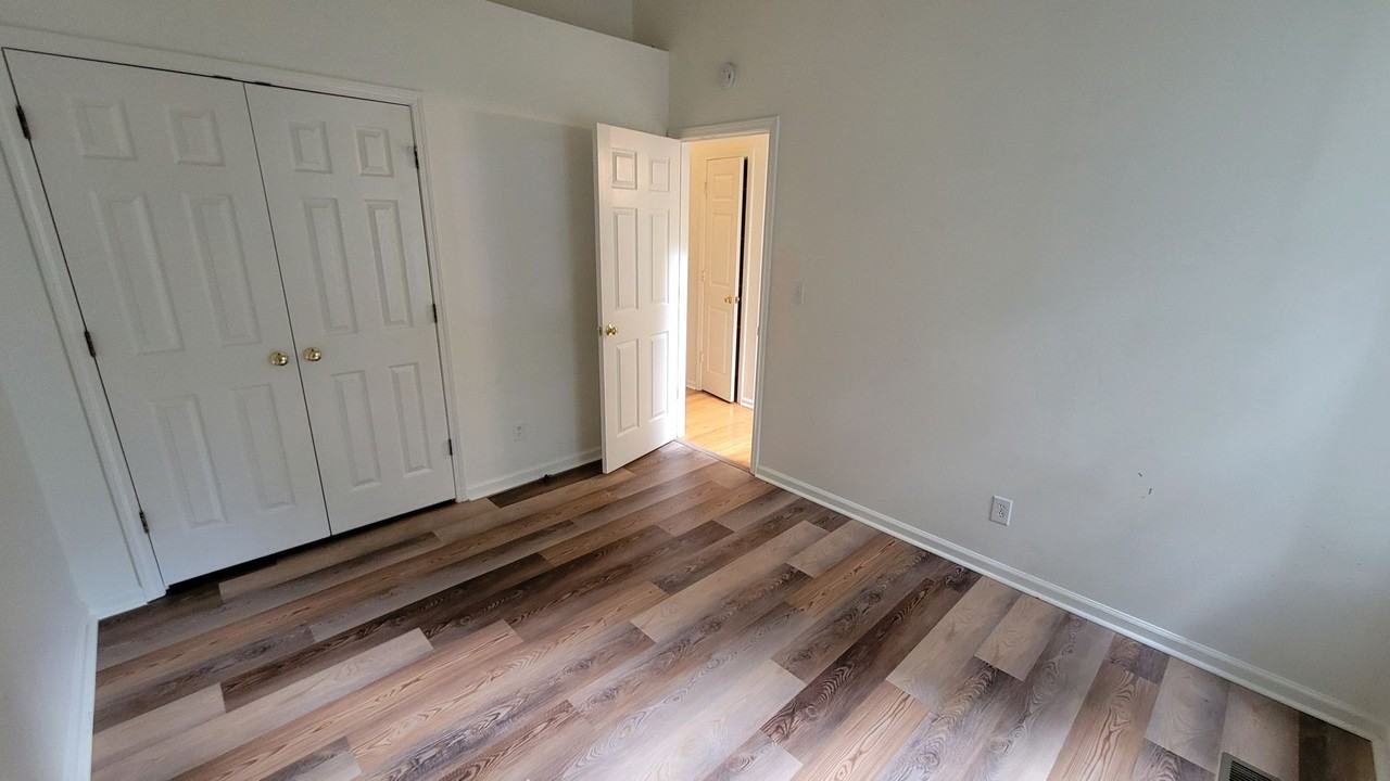 7 Wooddale Ct - Photo 6 of 12