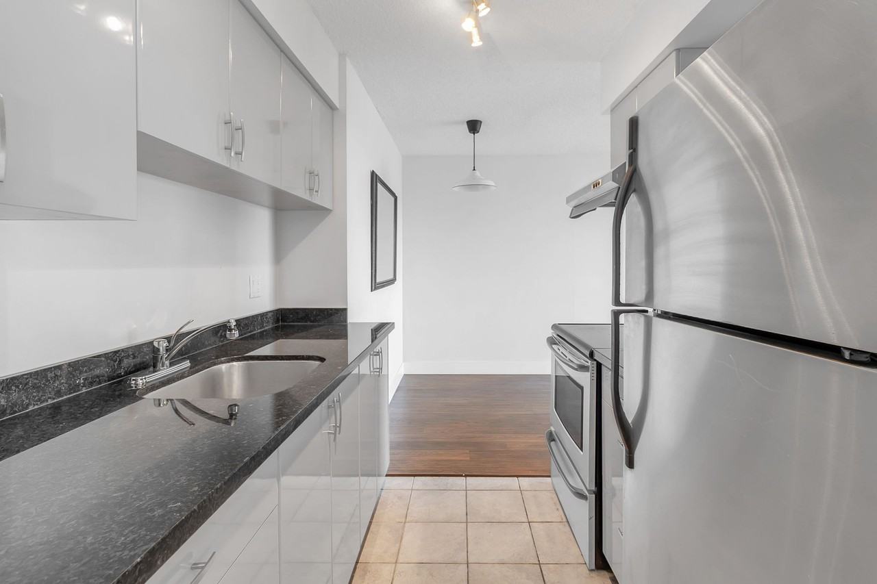 1026 Queens Avenue - Photo 8