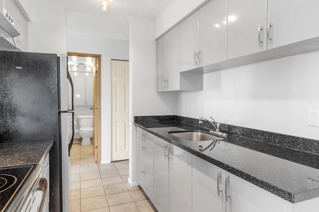 1026 Queens Avenue - Photo 9