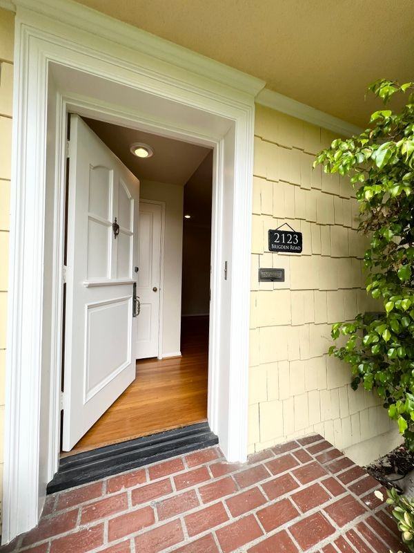 2123 Brigden Rd - Photo 2 of 22