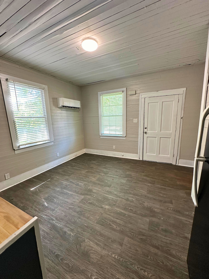 970 Gorgas St - Photo 3 of 8