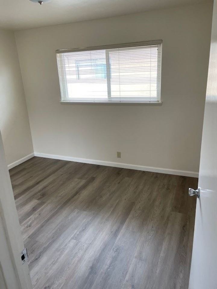 516 Buena Vista Ave #K - Photo 7 of 11