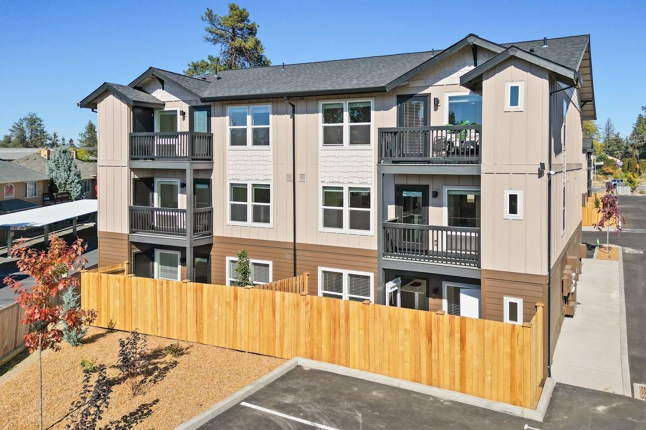 Edgewater Apartments - Photo 5 of 50