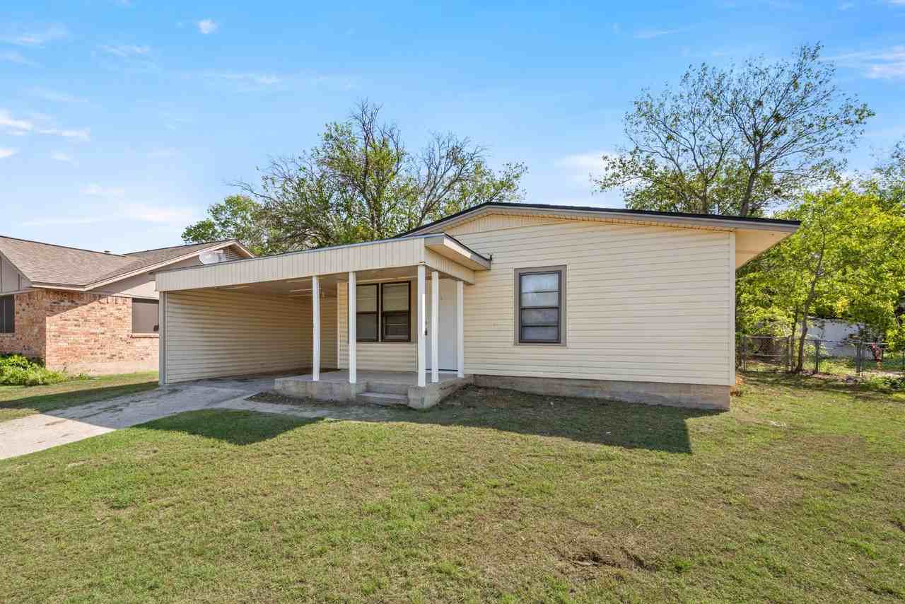 1704 N Trinity St - Photo 2 of 22