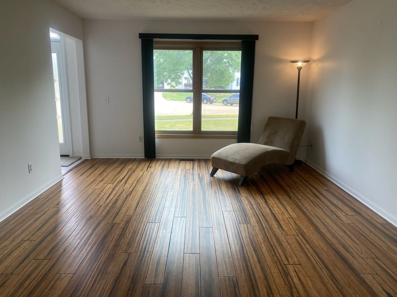 25027 Rushmore Dr - Photo 3 of 30