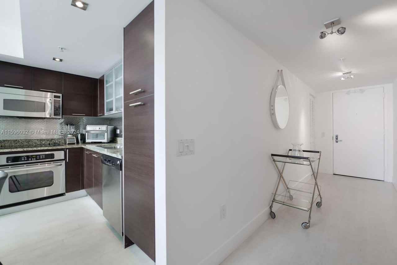 41 Southeast 5th Street #2009 - Photo 6 of 10