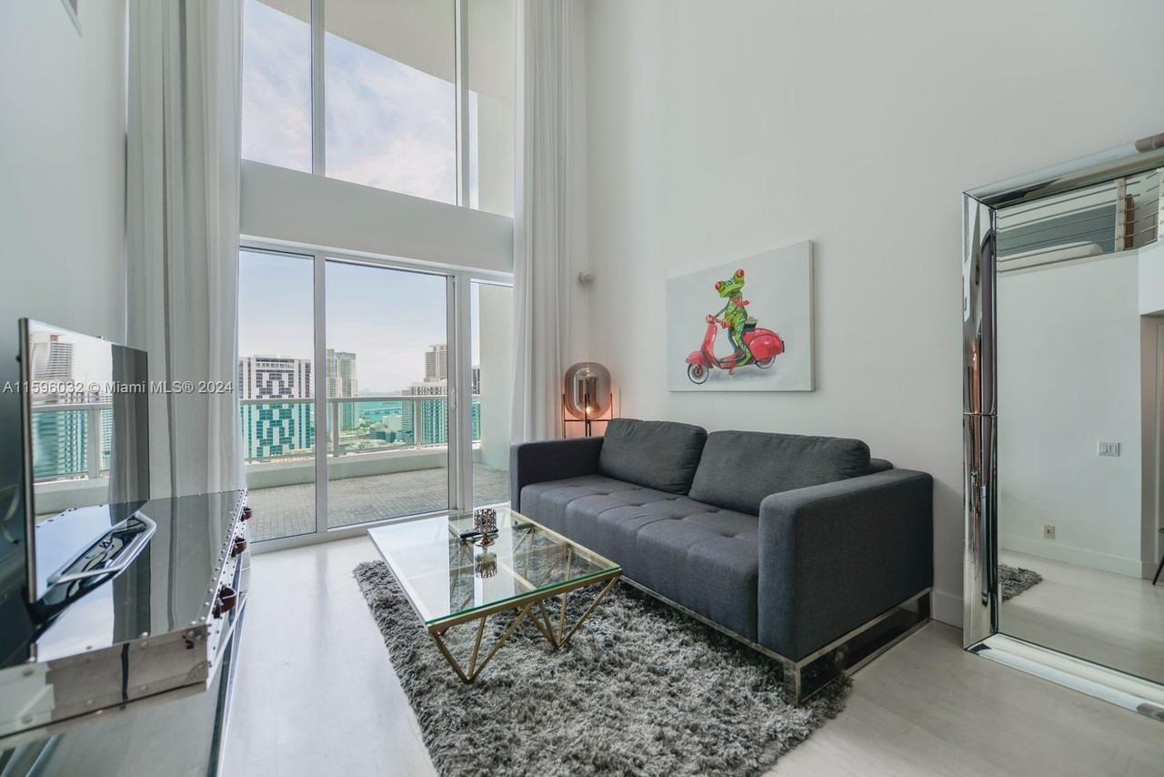 41 Southeast 5th Street #2009 - Photo 4 of 10