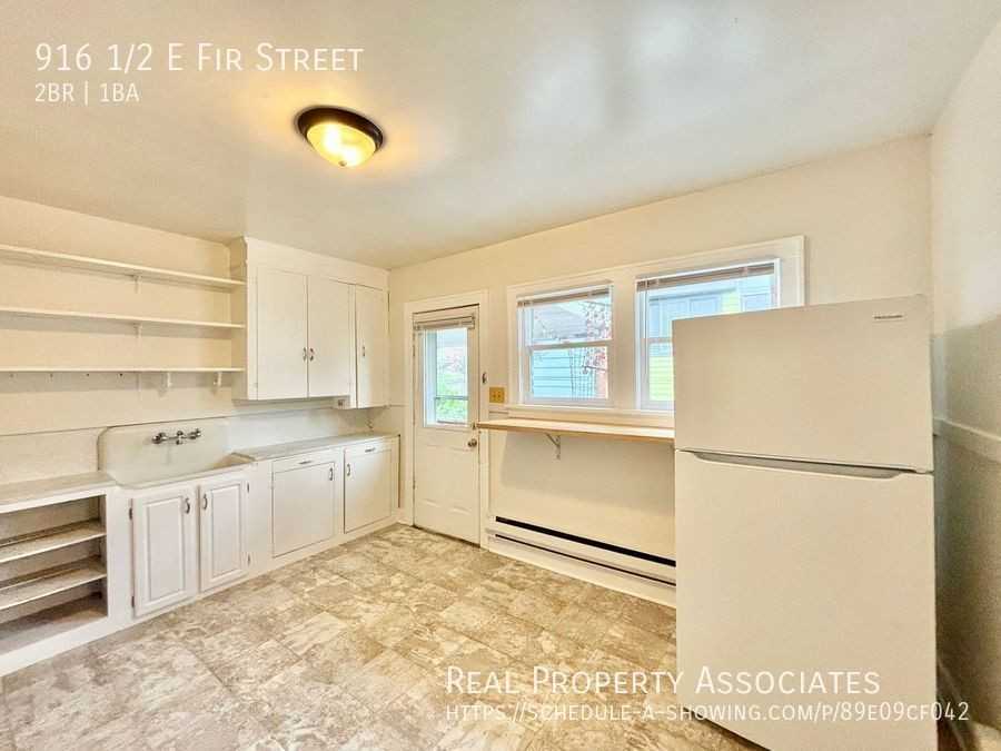 916 1/2 E Fir St - Photo 3 of 18