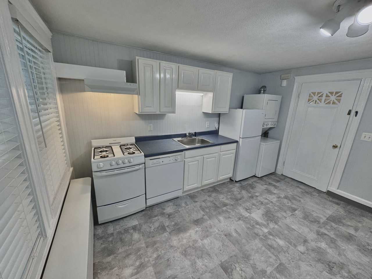 201 Winchester St - Photo 2 of 9