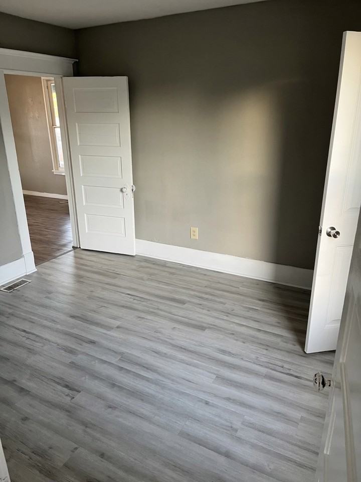 417 W Brook St - Photo 2 of 11
