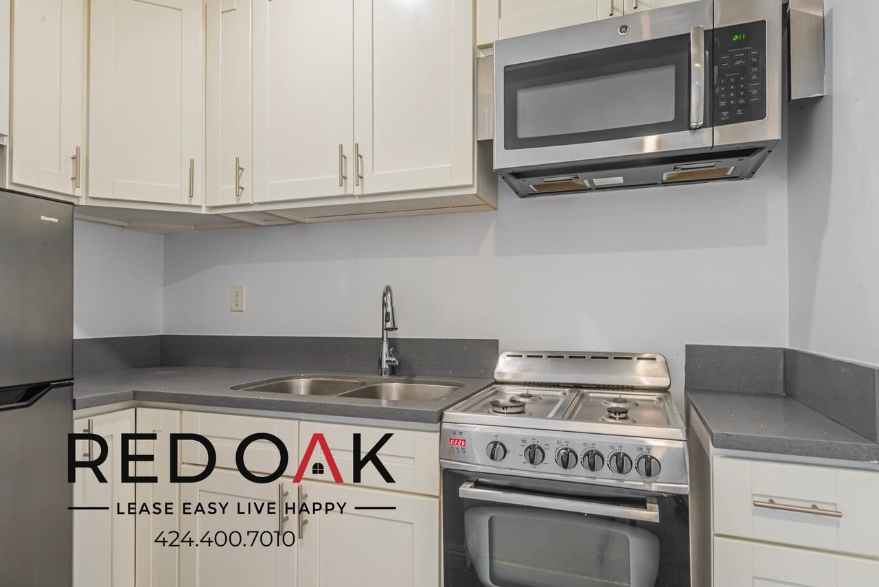 706 1/2 N St Andrews Pl #103 - Photo 2 of 7