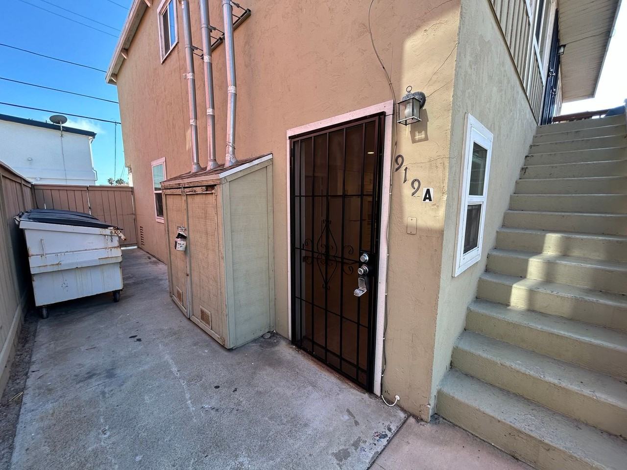 919 Emerald St #A - Photo 5 of 9