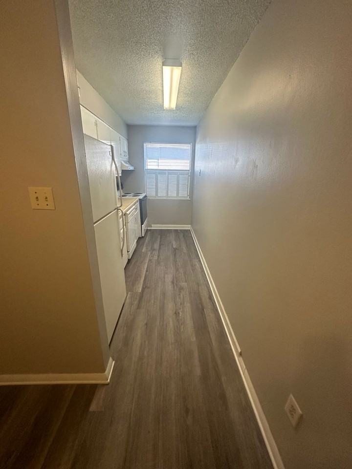 Chateau Apartments - Photo 3 of 9