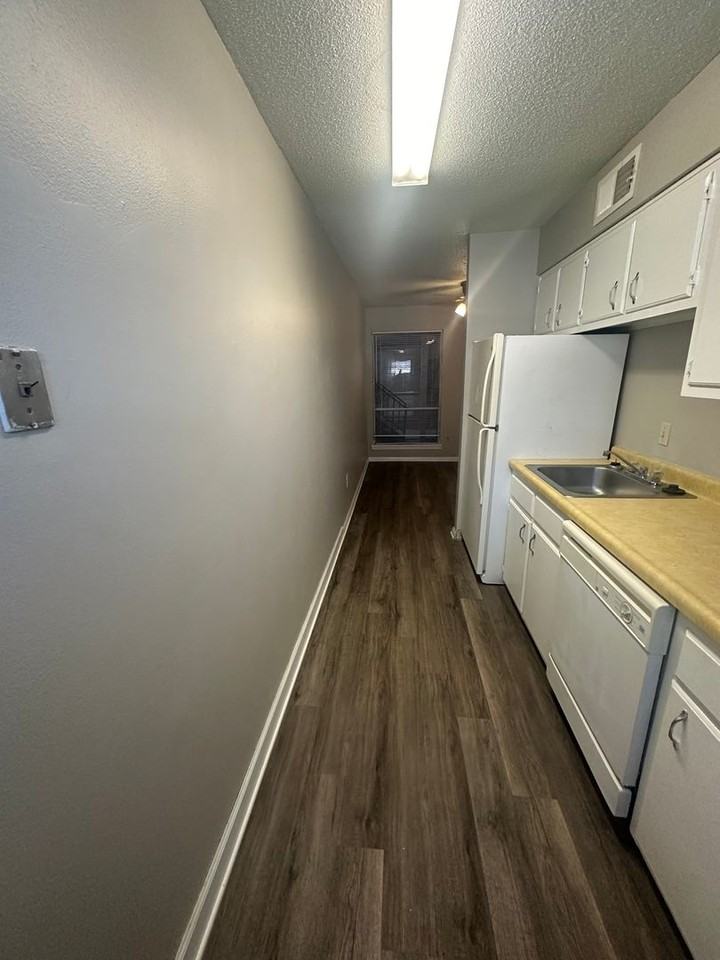 Chateau Apartments - Photo 4 of 9