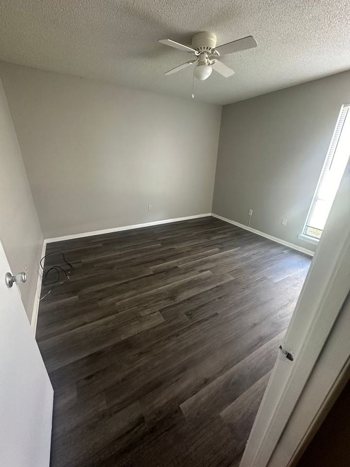 Chateau Apartments - Photo 6 of 9