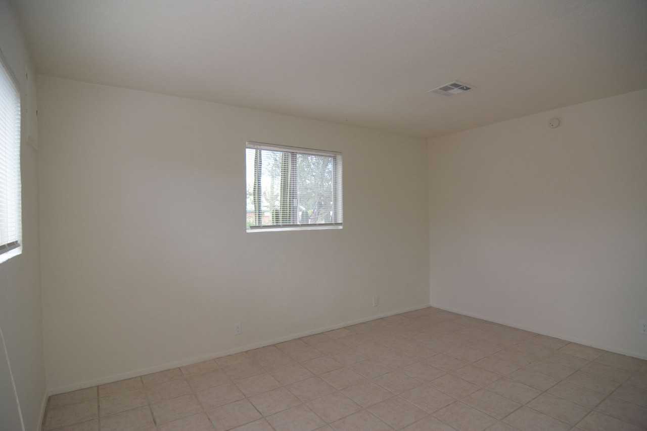 2866 N Eastgate Dr - Photo 2 of 11