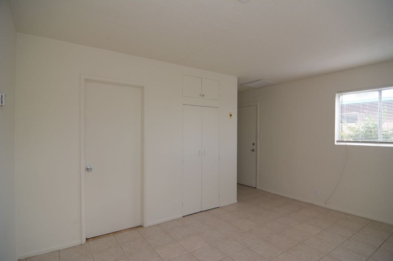 2866 N Eastgate Dr - Photo 3 of 11