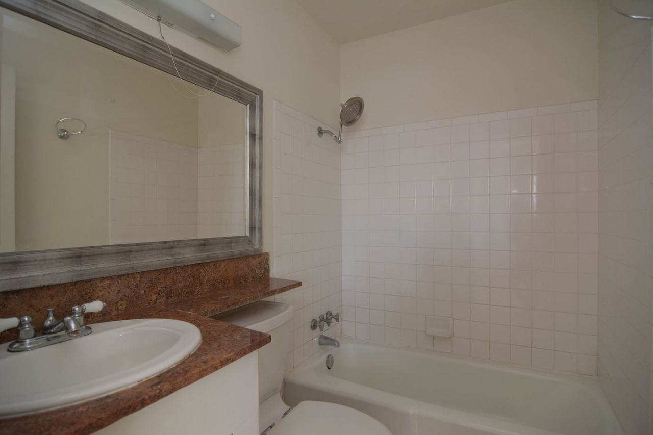 2866 N Eastgate Dr - Photo 4 of 11