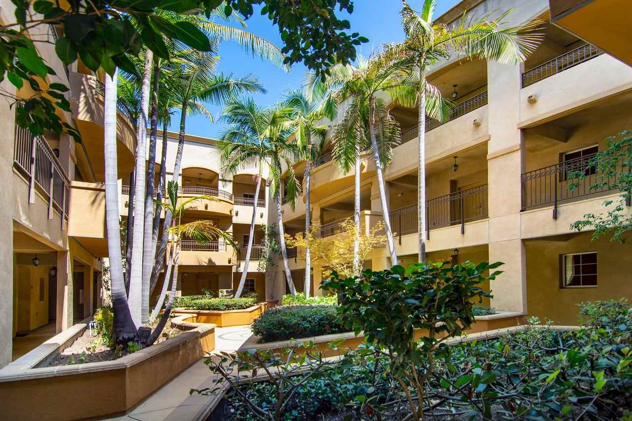 THE MONTGOMERY - Photo 7 of 9